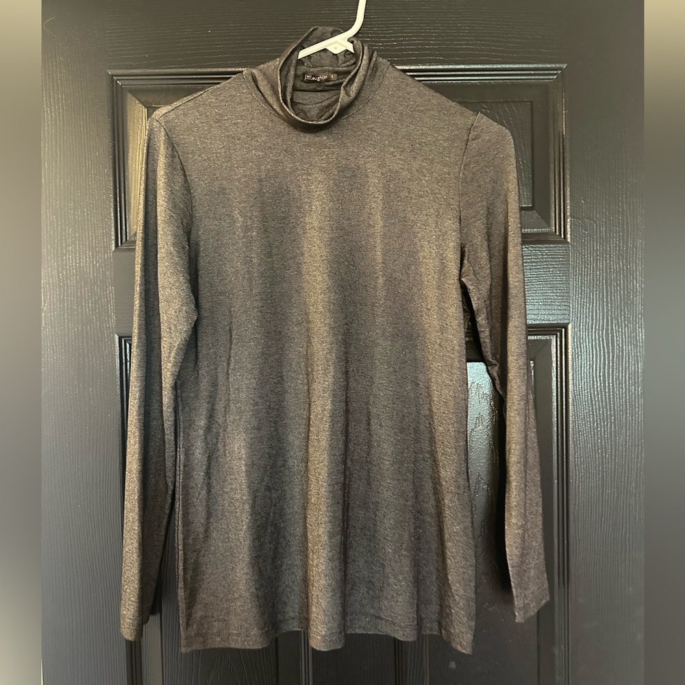 J.McLaughlin light weight mock turtle neck size small NWOT!
